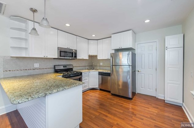 259 Washington Ave, Westwood NJ  07675-1902 exterior