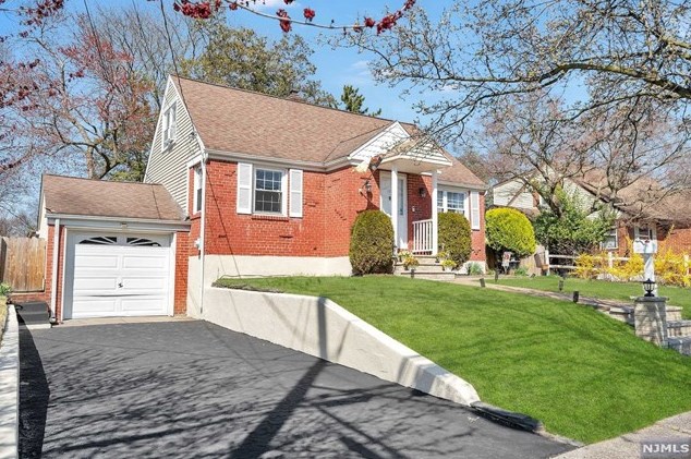 191 River Ln, N Milford, NJ 07646