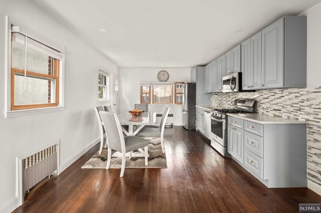 1055 Kingsland Ln, West Fort Lee NJ  07024-1619 exterior