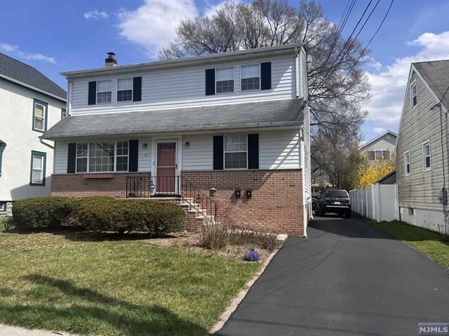21 Wanamaker Ave, Waldwick, NJ 07463