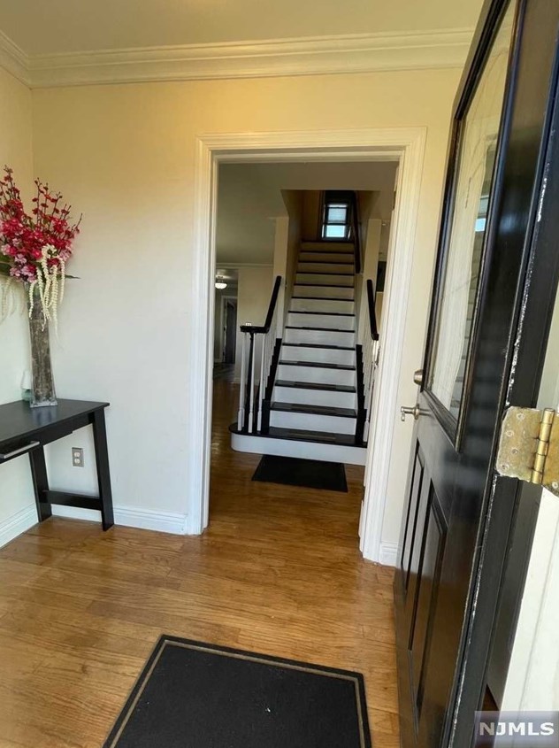 76 Alberta Dr, Saddle Brook, NJ 07663-4526