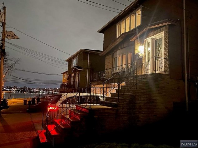 12 Sterling Pl #1st Floor, Edgewater, NJ 07020