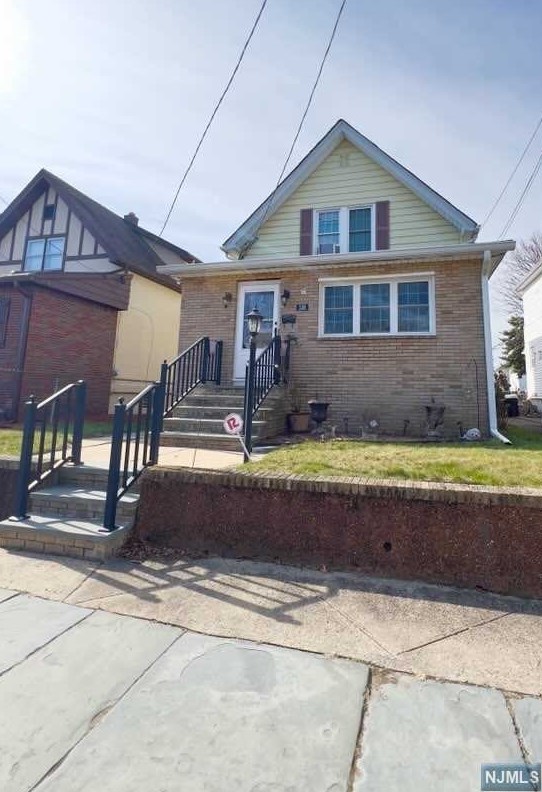 138 Valley Brook Ave, Lyndhurst, NJ 07071-1825