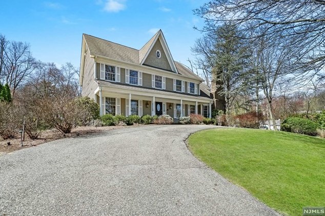 321 Paul Ct, Wyckoff, NJ 07481-3215