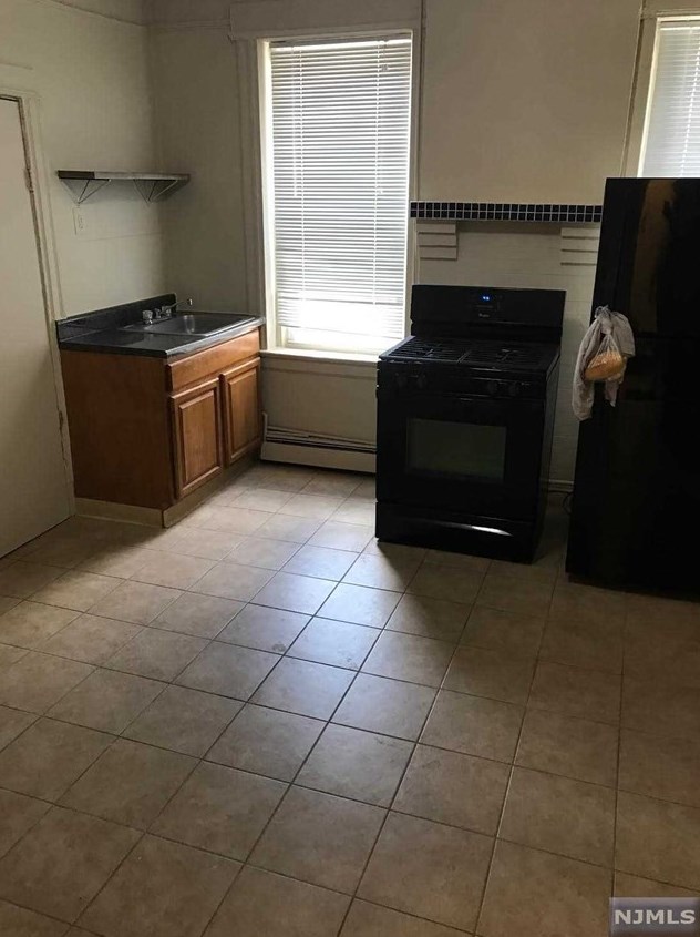 40 Sherman St #8, Montclair, NJ 07042