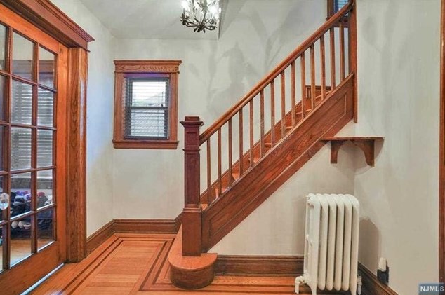 526 Oregon Ave, Cliffside Park, NJ 07010