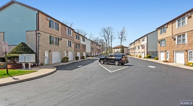 453 Liberty St, Little Ferry NJ  07643-1032 exterior