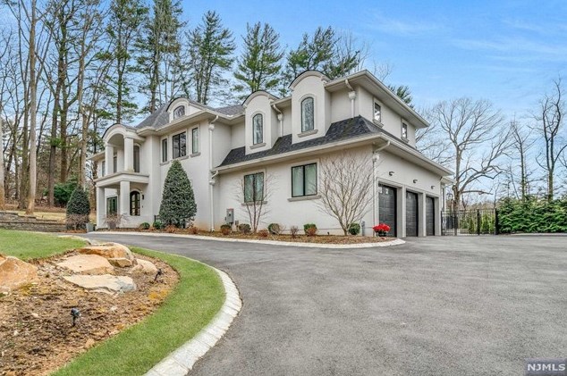 19 Duck Pond Rd, Demarest, NJ 07627