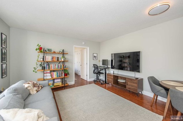 4301 Park Ave #5e, Union City, NJ 07087