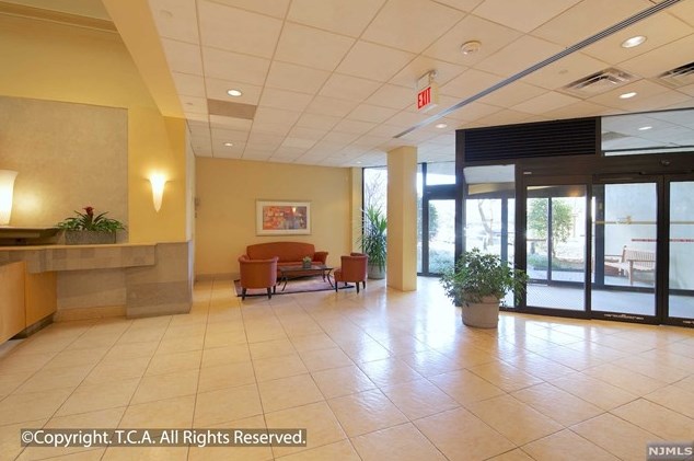 1055 River Rd #601, Edgewater, NJ 07020