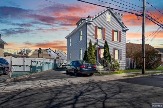 24 Kavrik St, Little Ferry, NJ 07643