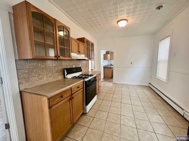 14 Kulick St #2nd Floor, Clifton, NJ 07011