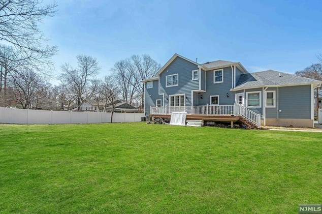 24 Trinity Pl, Hillsdale, NJ 07642-2862
