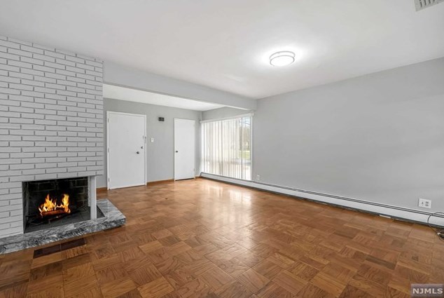 836 Norgate Dr, Ridgewood, NJ 07450