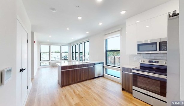 333 Bergen Blvd #207, Fairview, NJ 07022