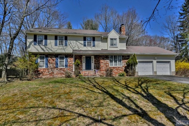 11 Pendleton Rd, Mahwah, NJ 07430