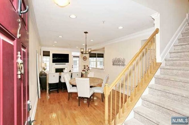 2 Goffle Brook Ct, Paterson NJ  07506-2260 exterior