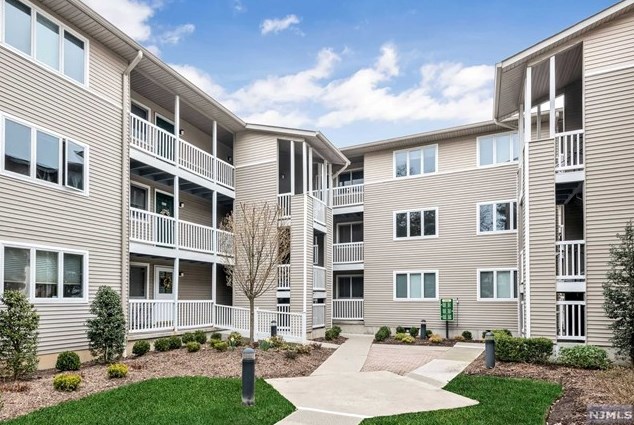 228 Orchard Park #228, Allendale, NJ 07401