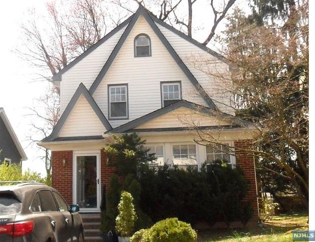 136 Newcomb Rd, Tenafly NJ  07670-1516 exterior