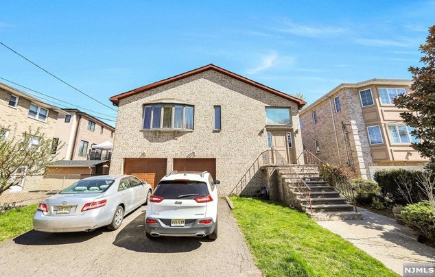 470 2nd St, Palisades Park, NJ 07650
