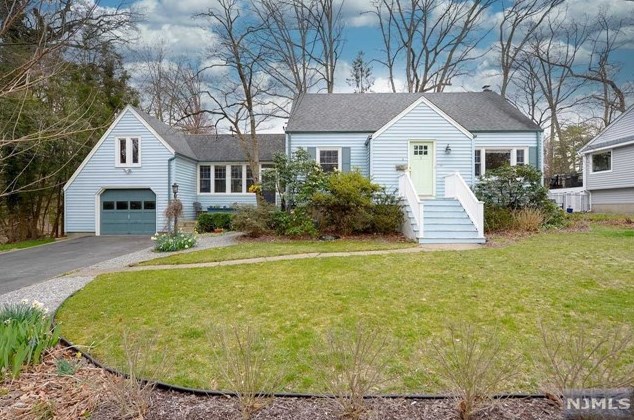 3 Ash St, Westwood, NJ 07675-2802