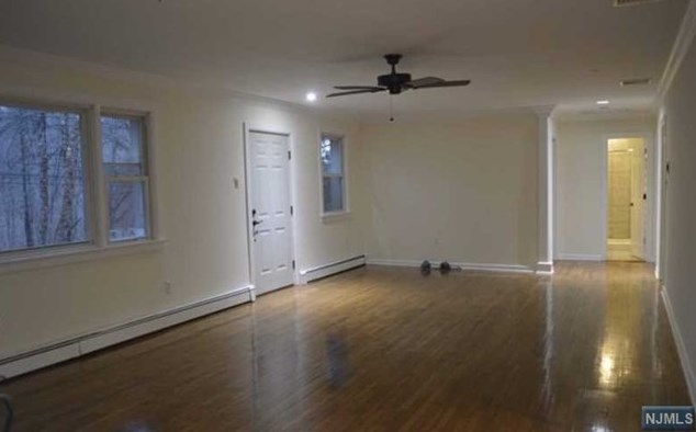 325 Margaret King Ave, Skyline Lakes, NJ 07456