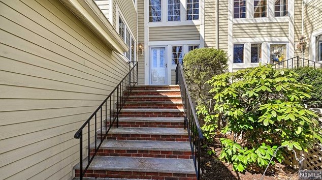 137 Easedale Rd, Wayne, NJ 07470