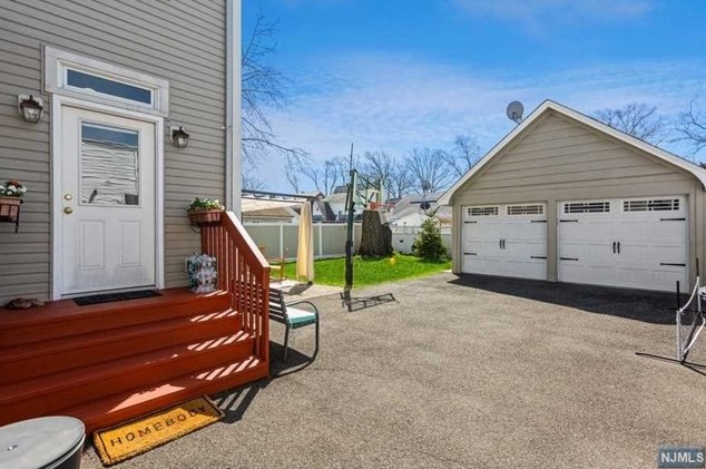 1032 Kipling Rd, Elizabeth NJ 07208-1039 exterior