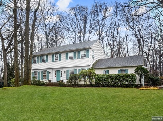 502 Weymouth Dr, Wyckoff NJ  07481-1217 exterior