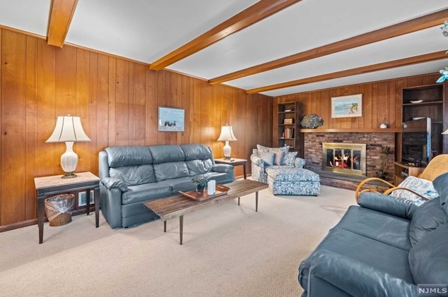 502 Weymouth Dr, Wyckoff NJ  07481-1217 exterior