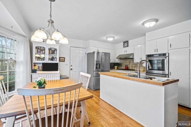 502 Weymouth Dr, Wyckoff NJ  07481-1217 exterior