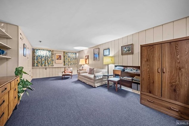 502 Weymouth Dr, Wyckoff NJ  07481-1217 exterior