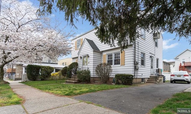 223 Summit Ave, Lyndhurst, NJ 07071-1633