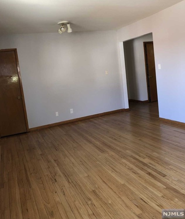 40 Stuyvesant Ave Apt 5, Lyndhurst, NJ 07071