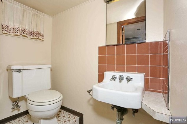 73 Lee St, Elmwood Park NJ  07407-2109 exterior