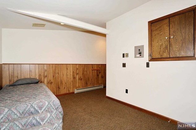 73 Lee St, Elmwood Park NJ  07407-2109 exterior