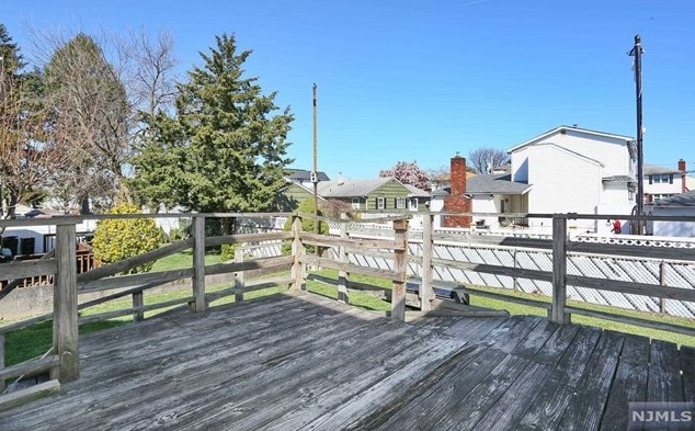 73 Lee St, Elmwood Park NJ  07407-2109 exterior