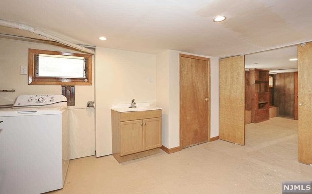 73 Lee St, Elmwood Park NJ  07407-2109 exterior