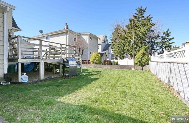 73 Lee St, Elmwood Park NJ  07407-2109 exterior