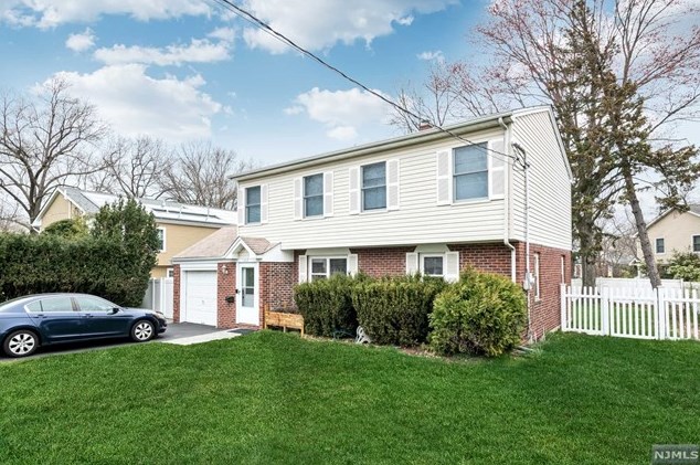 190 Howland Ave, River Edge, NJ 07661