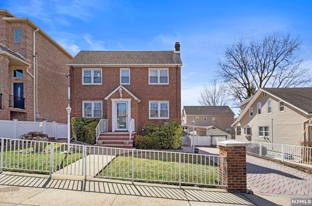 370 Aurora Ave #2, Cliffside Park, NJ 07010