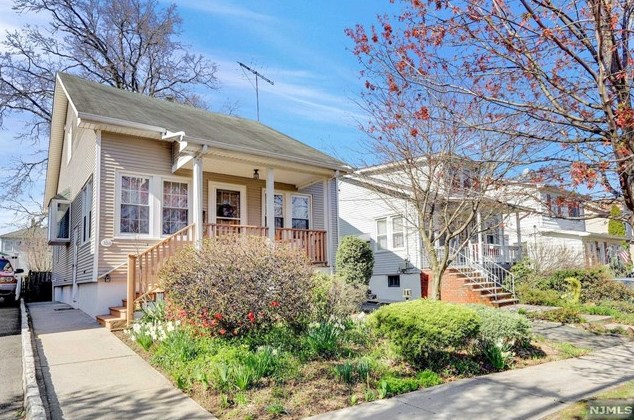 524 Lake Ave, Lyndhurst, NJ 07071