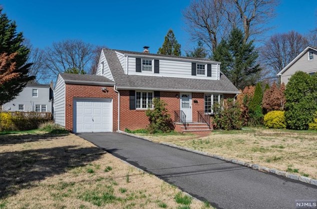 86 Warren Pl, Ridgewood, NJ 07450