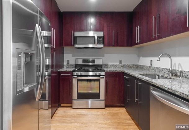 912 Hudson Park, Edgewater, NJ 07020