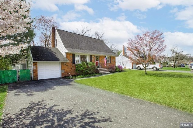 31 Hartland Ave, Emerson, NJ 07630