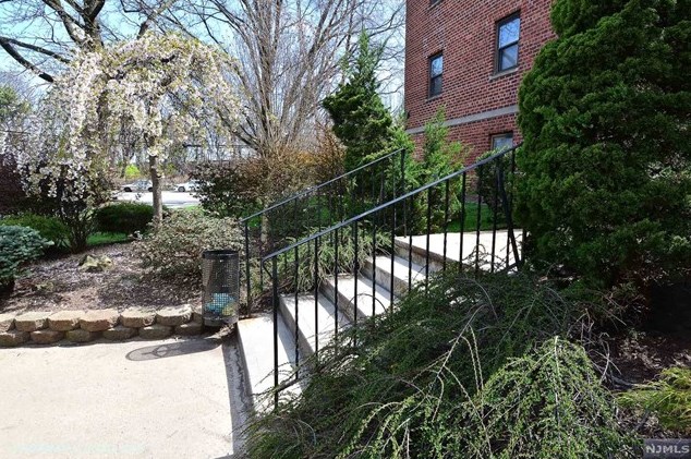 2329 Hudson Ter Apt E10, West Fort Lee, NJ 07024