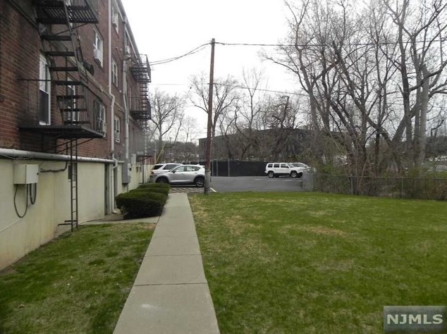 241 Johnson Ave, Hackensack NJ  07601-5113 exterior