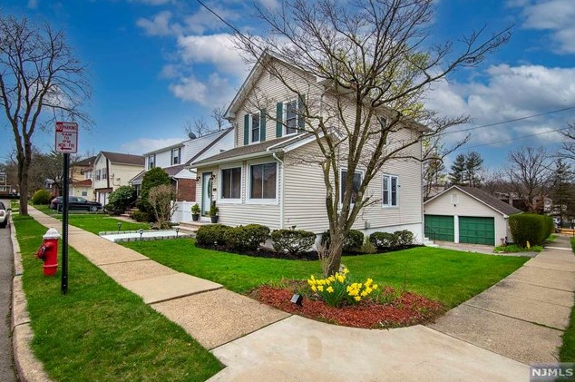 1666 Shelbourne St, Teaneck, NJ 07666