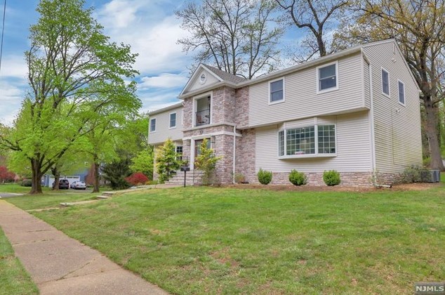 169 Hillside Ave, Cresskill, NJ 07626