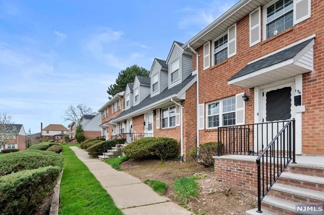 154 Parkview Dr, Teaneck, NJ 07666